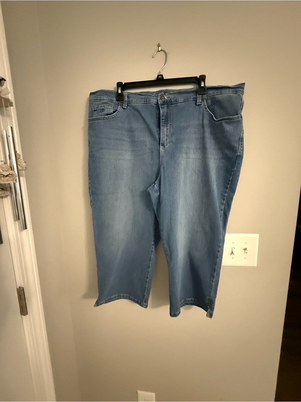 Plus Size Light Blue Women's Denim Capris